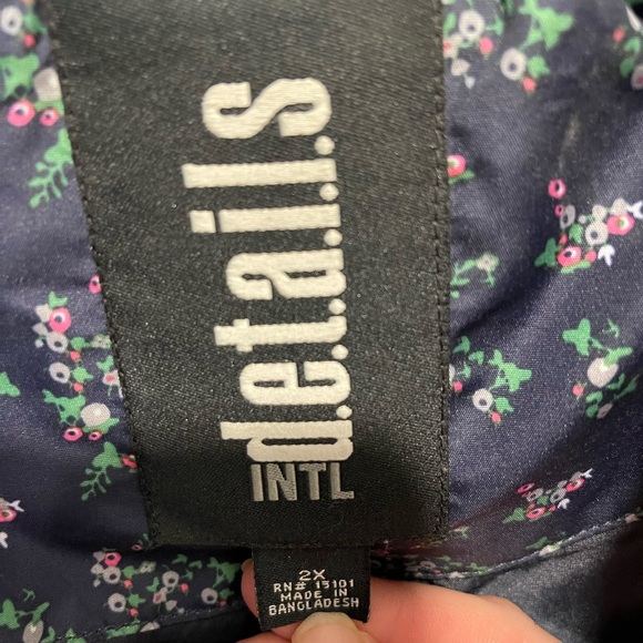 Flower lined Raincoat - Picture 6 of 9